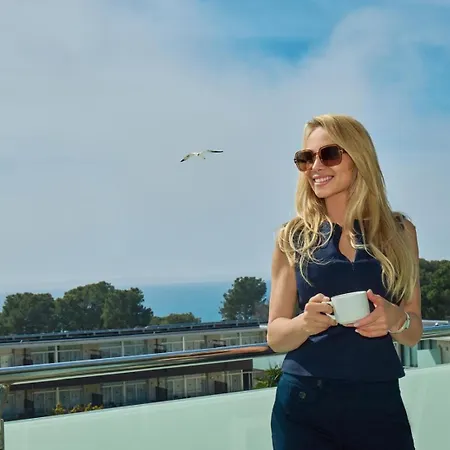 科姆塔特圣霍尔迪公寓式酒店 3* 普拉加德阿罗