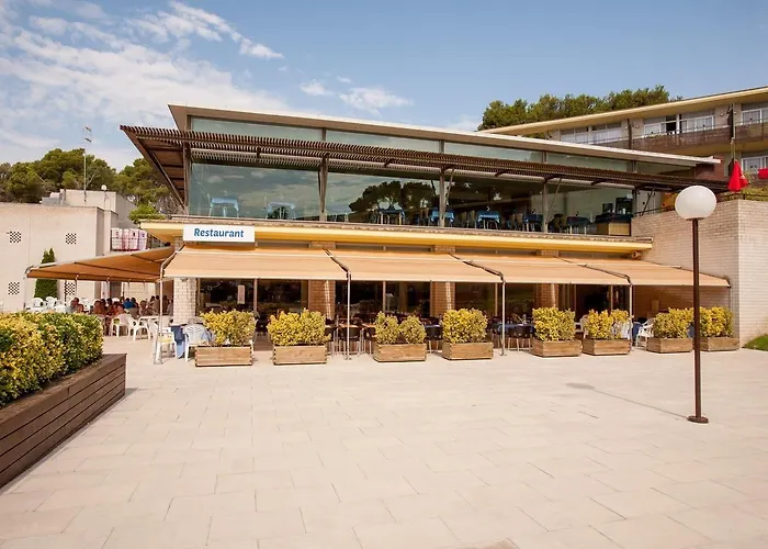 科姆塔特圣霍尔迪公寓式酒店 3*