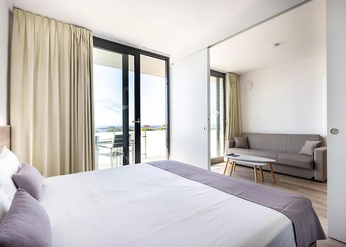 科姆塔特圣霍尔迪公寓式酒店