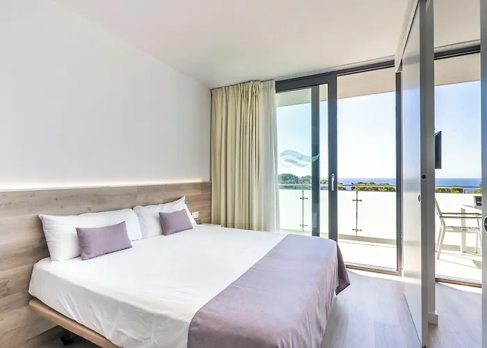 科姆塔特圣霍尔迪公寓式酒店 3* 普拉加德阿罗