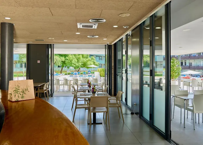 科姆塔特圣霍尔迪公寓式酒店 3* 普拉加德阿罗