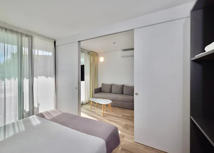 Apart Otel Comtat Sant Jordi 3*