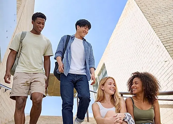 科姆塔特圣霍尔迪公寓式酒店 3*