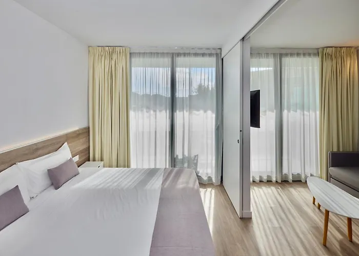 Aparthotel Comtat Sant Jordi 3*